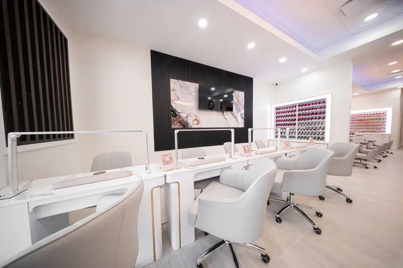 Manicure row